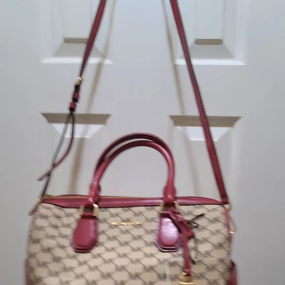 Michael Kors Purs Studio Mercer Medium Heritage Logo Duffel in Natural WineRed. - Picture 11 of 14